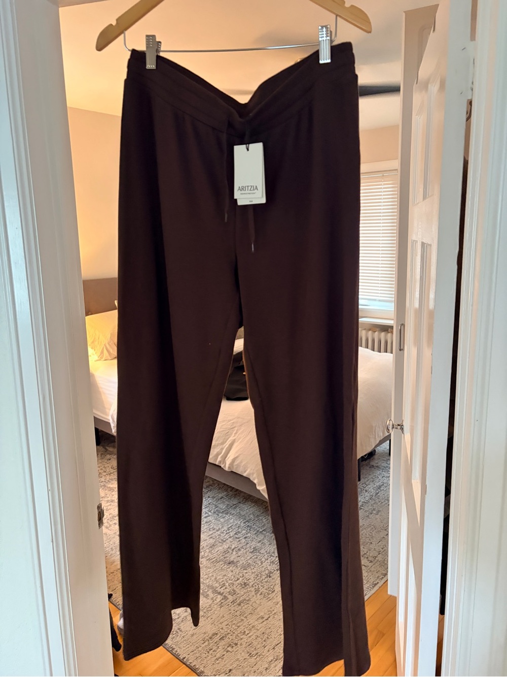 Aritzia woman’s Dark Brown Drawstring Lounge Joggers